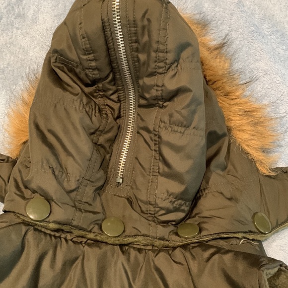 Seventy seven army green vest. Zip up button on hoodie - Picture 5 of 5